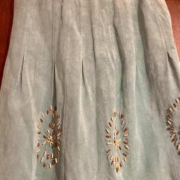 Révue Suede Skirt - Picture 3 of 5